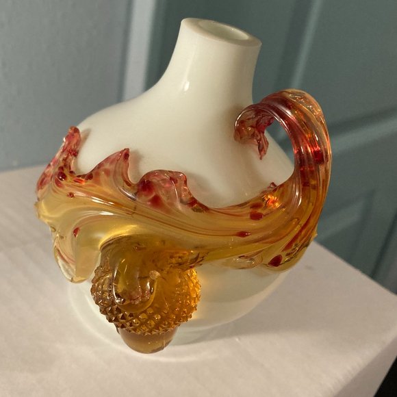 ANTQ 1900's Stevens and Williams Opalescent Glass Vase w/amber acorn&leaf handle - Picture 9 of 9